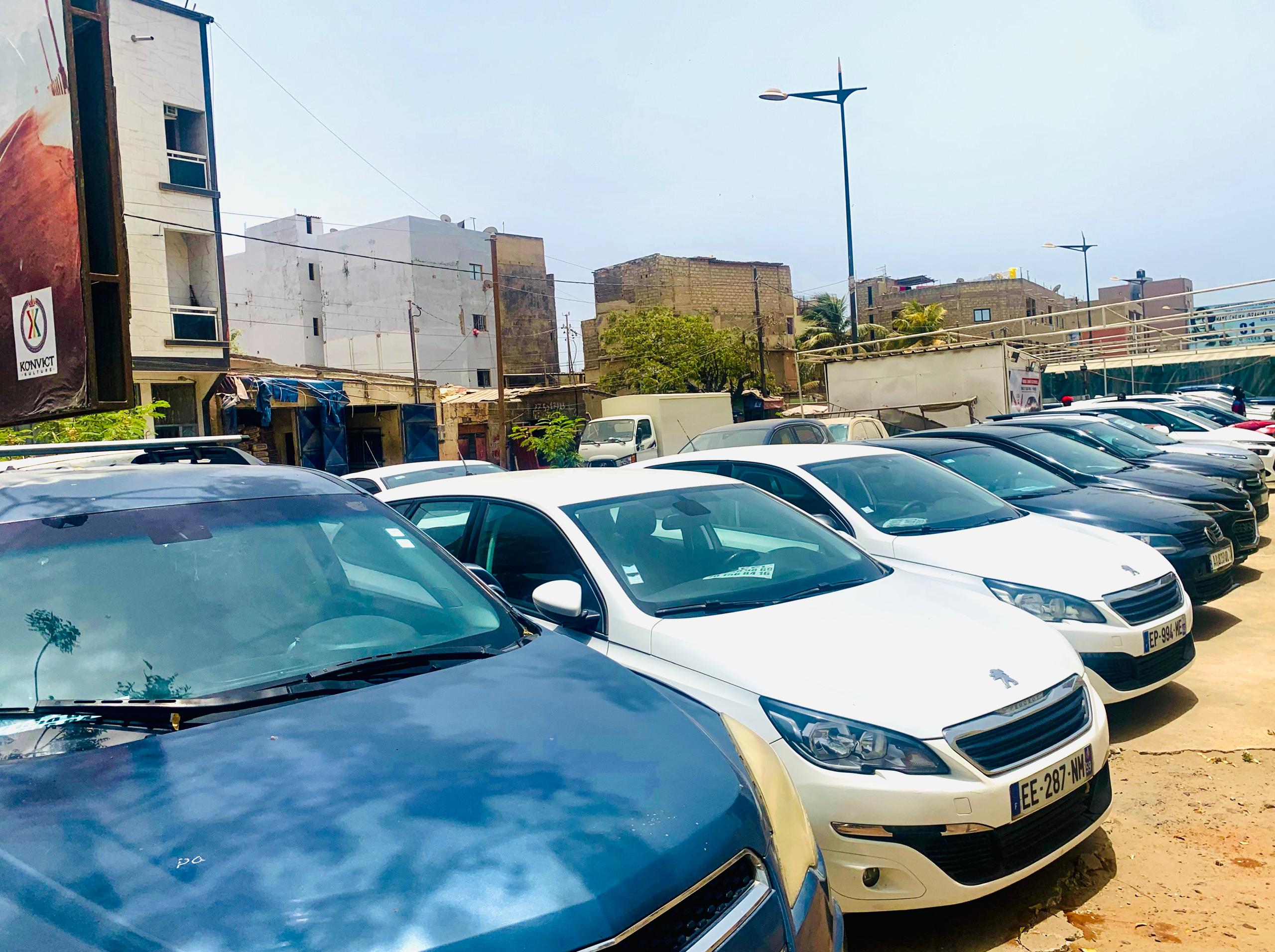 Le business des parkings payants dans les quartiers de Dakar 